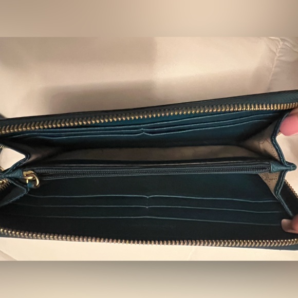 Michael kors purse/wallet combo - Picture 5 of 6